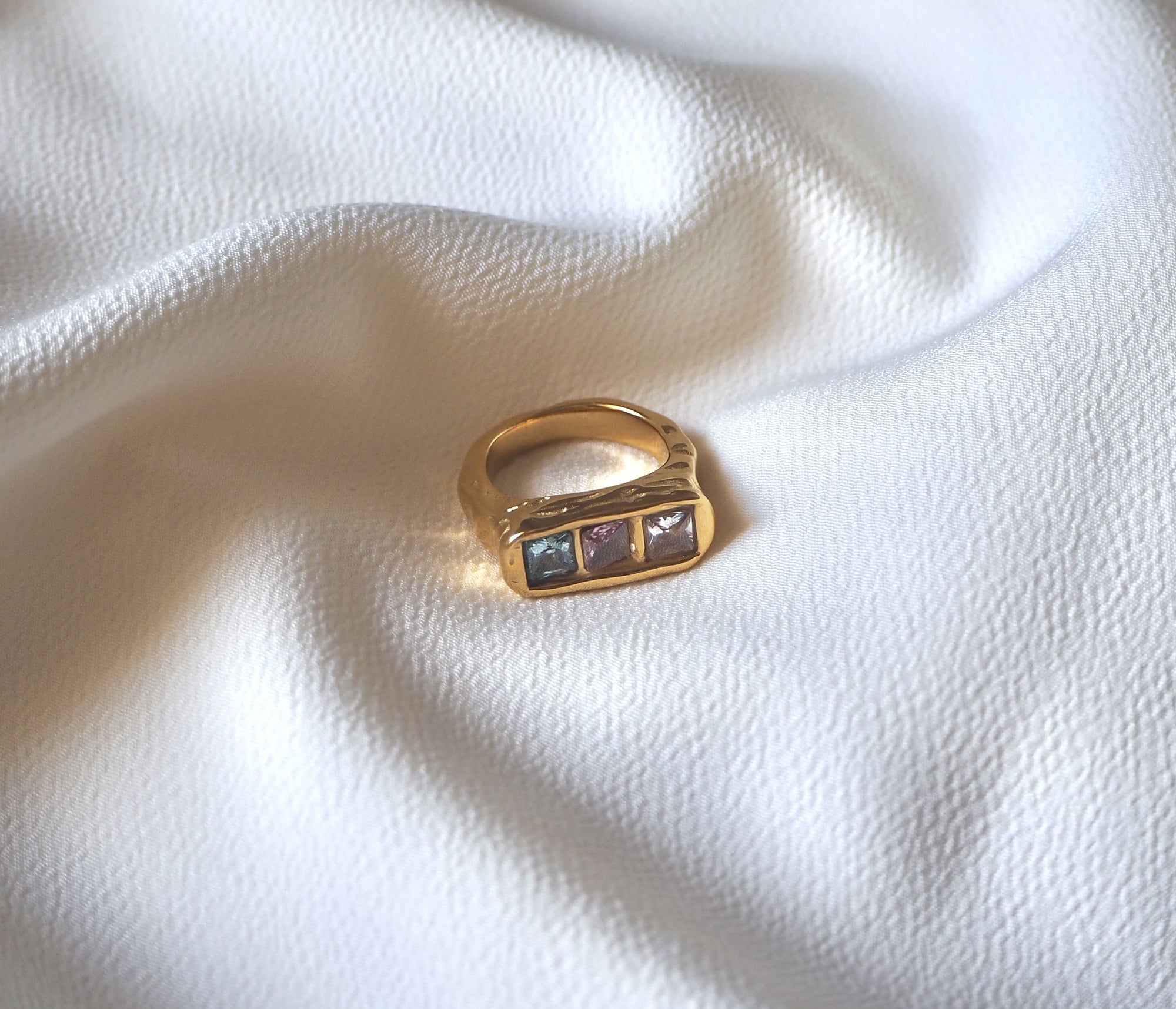 Anillo Isabella Dorado